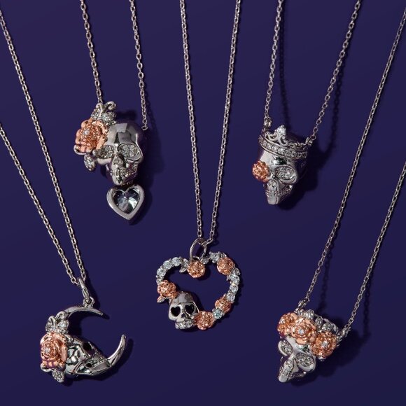 Skull Heart and Roses Necklace - Charmed Aroma  Skull Crown Collection - Picture 4 of 5